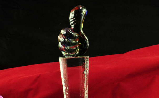 ����ͼ���ȫ�д�Ĵָ��ʲô���ĺ����أ�