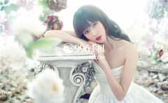 �������ױ���Ǯ�˿��е�Ů������