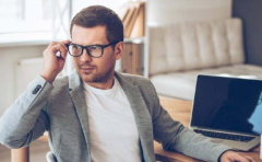 ��¶���˸������Ƶ����� ���������ϵ�����Щ 