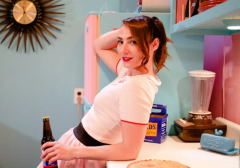 �ϴ����´����Ů�˻�����Σ��ϴ�������������Σ�  