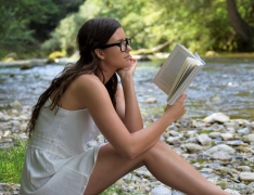 ������˳���࣬�������˸������ƶ಻��