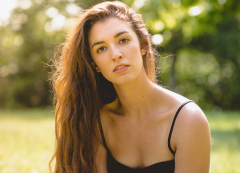 ʲô����������һ����Ů������