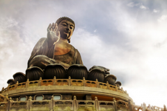 ������ǰ�������𣬹����з��۵�Ů�˵�ǰ��